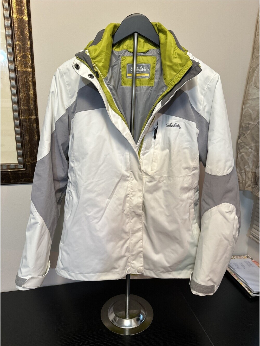 Cabelas Women's White/Gray/Green Long Sleeve Hooded Winter Jacket Size Medium